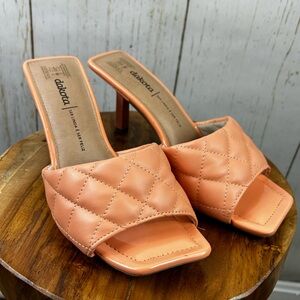 DAKOTA WOMENS PEACH MATELASSE CLOG HEEL SHOE